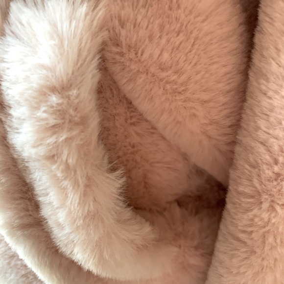 🚩 SOLD Faux fur bomber jacket - Picture 3 of 6